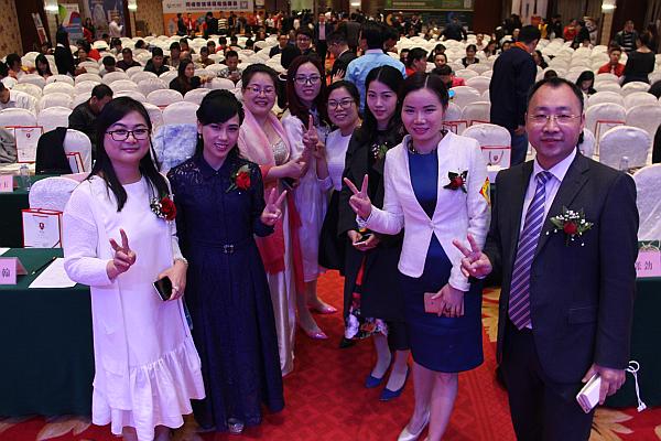 十大牛商總經(jīng)理合影.jpg