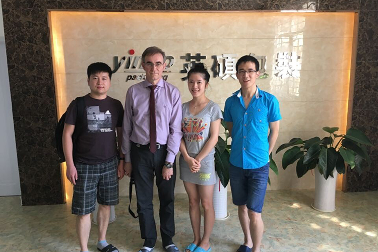 英碩防靜電吸塑托盤(pán)魅力不淺，引巴西買(mǎi)家跨國(guó)而來(lái)